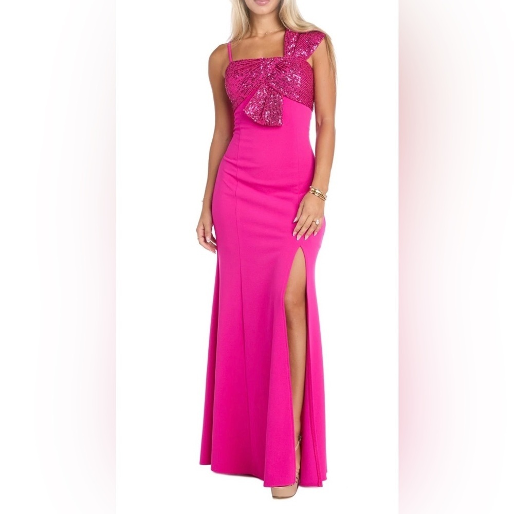 Morgan & Co. Fuchsia One Shoulder Dress size 5/6